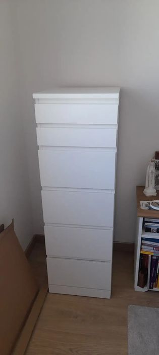 Cómoda Ikea com 6 Gavetas e Espelho
