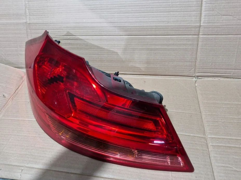 lampa prawa lewa tylna tył opel insignia a kombi