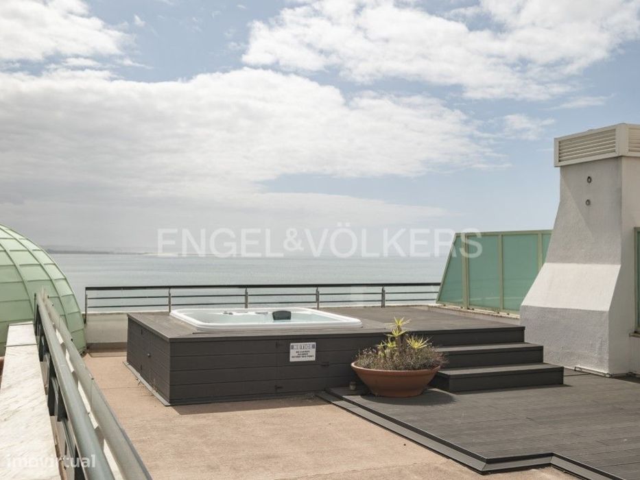 Penthouse com vista mar em Paço de Arcos