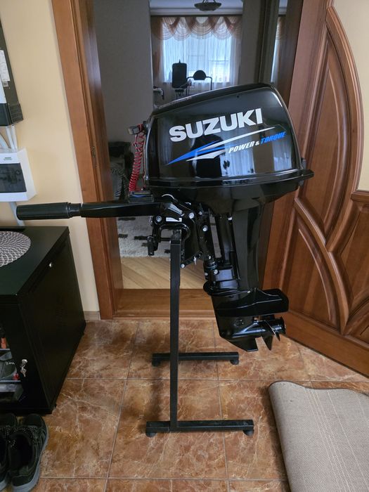 Двигун для човна сузукі