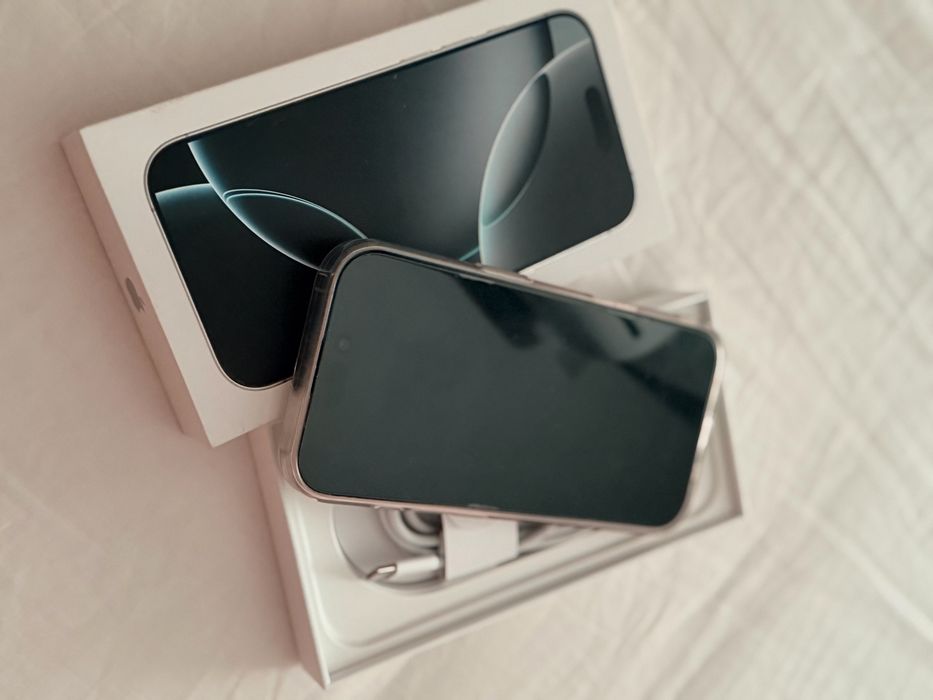 Vendo iPhone 16 Pro 256GB em caixa