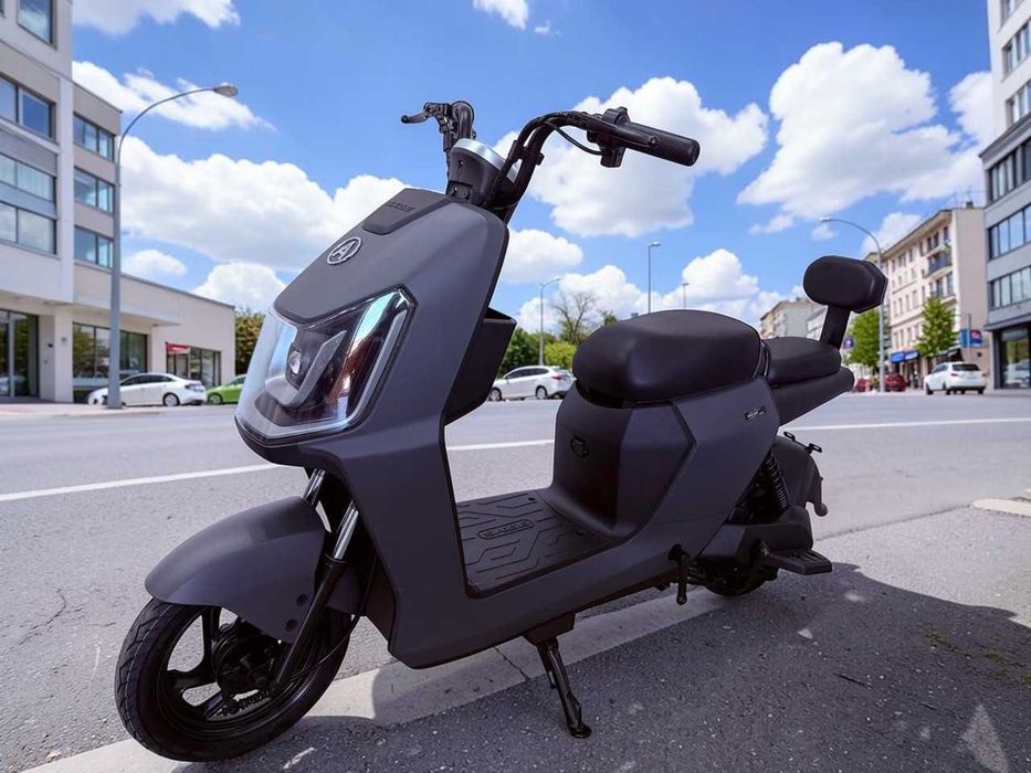 Електроскутер Oscar Amir 800W 48V 20Ah Li-ion двомісний електробайк графіт