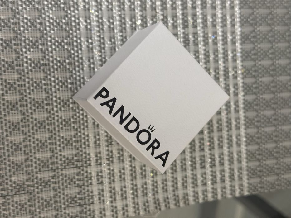 Каблучка Pandora «Сяюче серце»