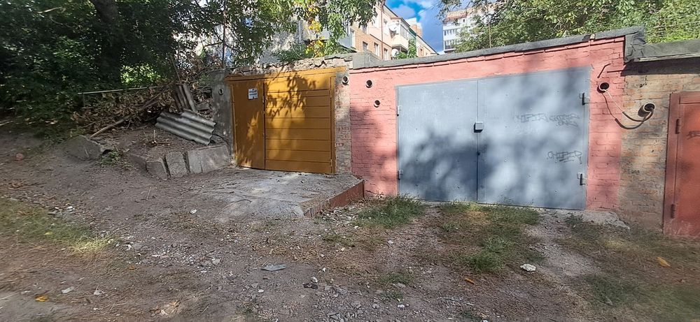 Продам гараж  в центральній частині міста