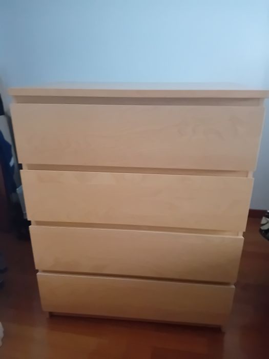 Cómoda ikea em bom estado