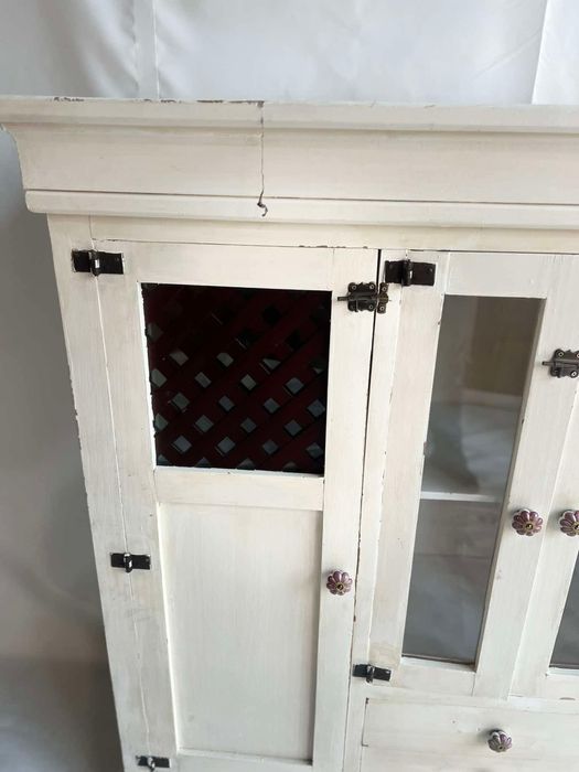 Komoda - witryna z litego drewna