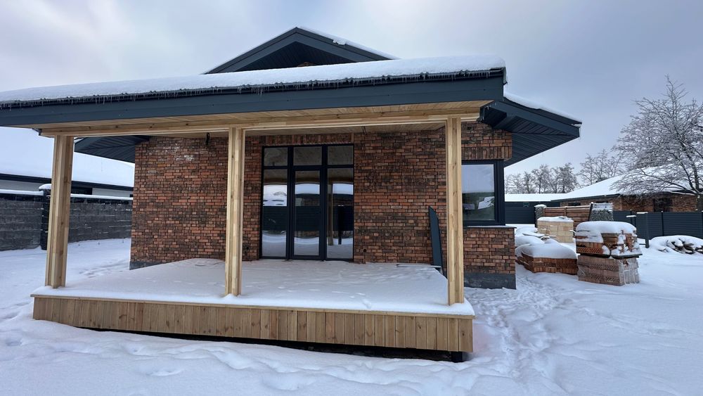 Будинок з частковим ремонтом.