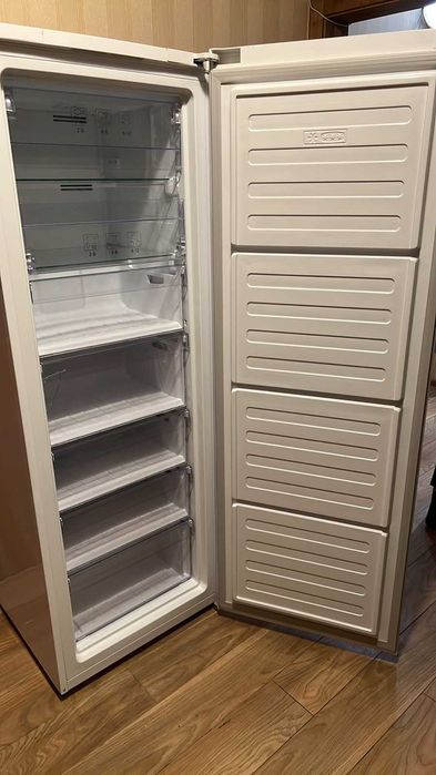вертикальная морозильная камера Beko RFNE290E23W на 7 отделений