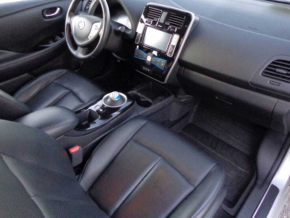 Nissan LEAF SL      2017