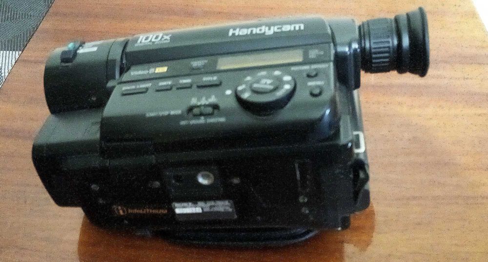 Видеокамера SONY модель CCD-TR311E