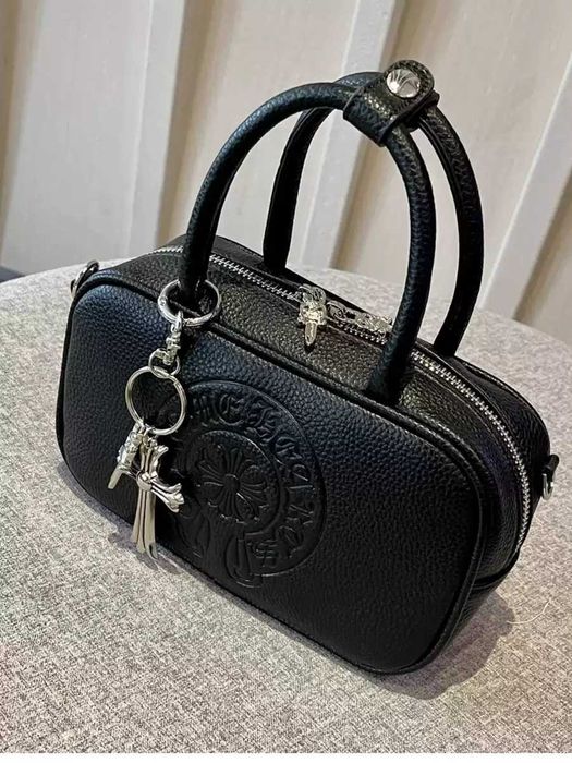 мини-сумка бочонок в стиле Хром Хартс Chrome Hearts / Черная сумка с брелоком и кинжалом