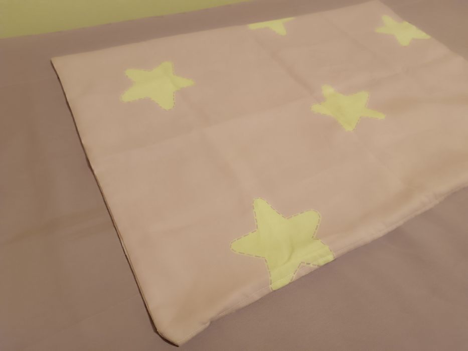 Conjunto de duas fronhas  lilás para decorar cama de menina