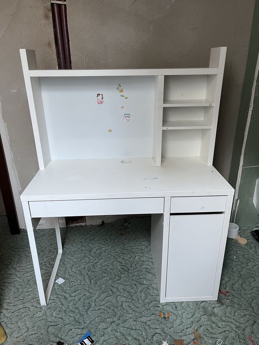 Biurko Ikea Micke z nadstawką