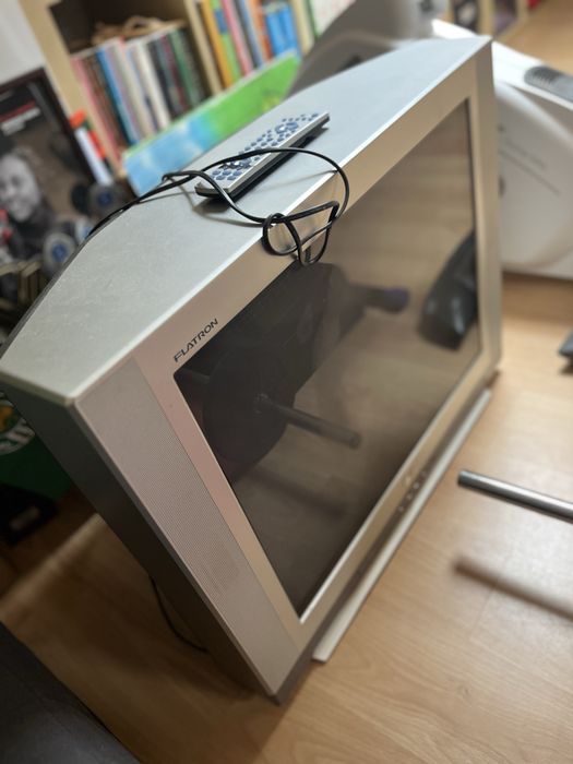 Televisor LG com 72cm