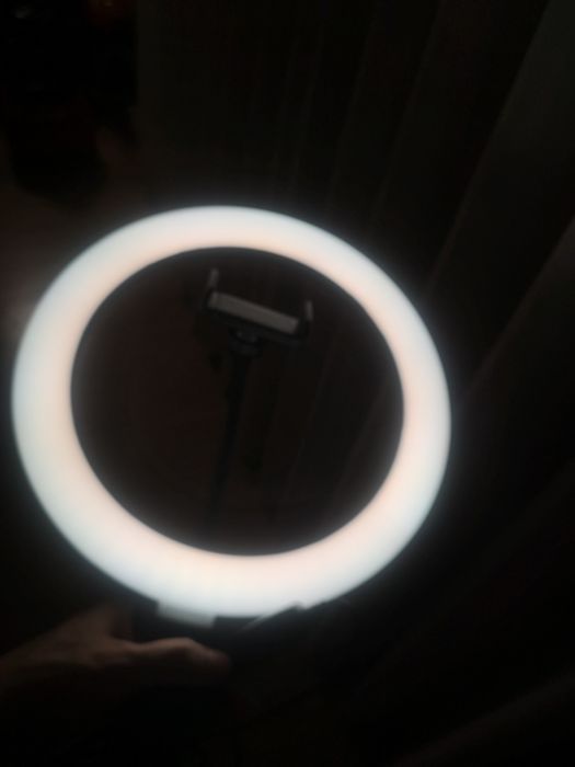 Luz LED portátil com apoio e suporte para telemóvel ajustável