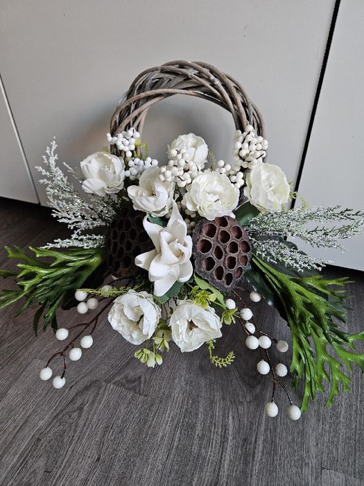 Kompozycja w donicy, stroik, ozdoba, wiązanka na pomnik, na cmentarz