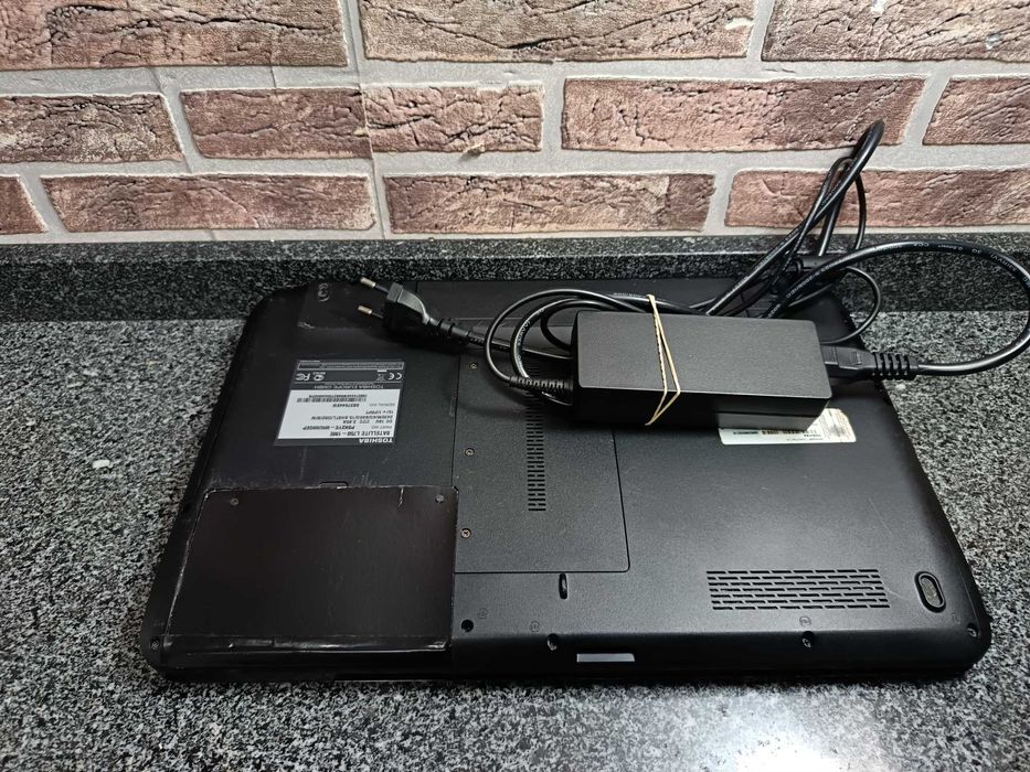 Toshiba L750-1ME core i5 RAM 4GB SSD 128GB