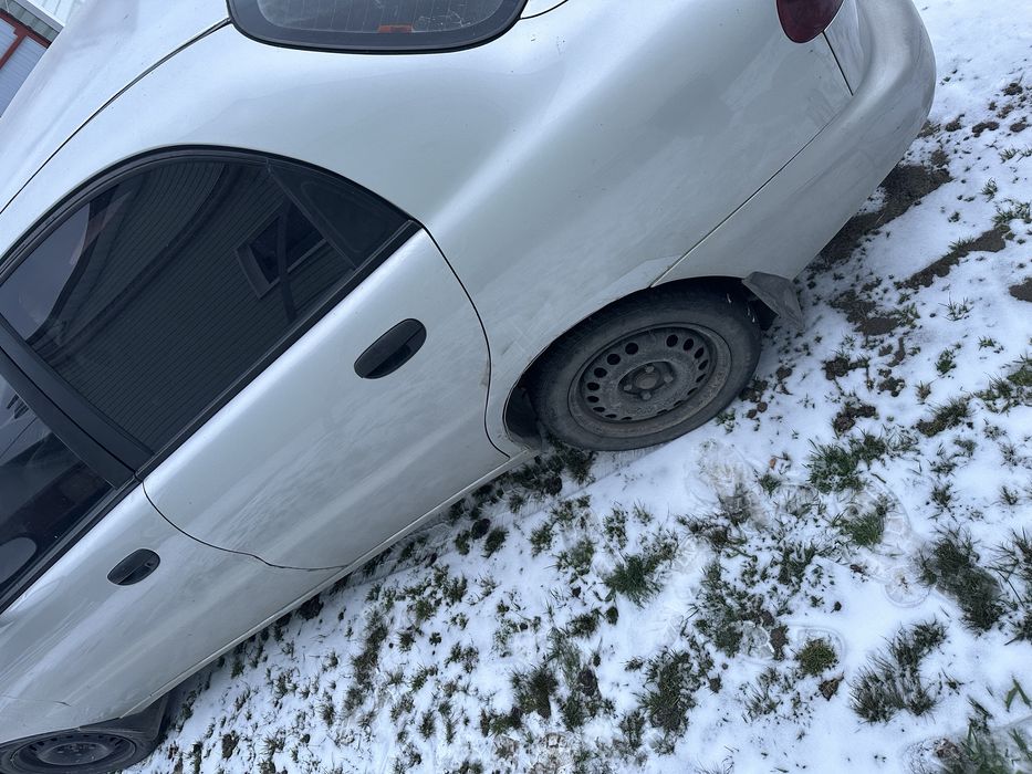 Daewoo Lanos, седан, сріблястий колір