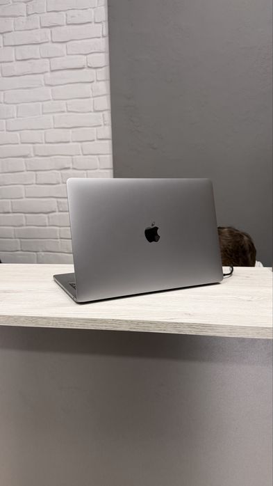 MacBook Pro 13“  i5/8/128gb Space Gray