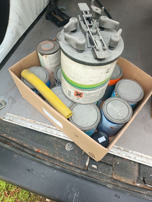 Várias tintas para automóveis ou outra cois