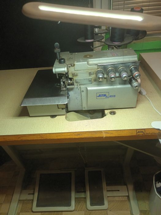 Продам промисловий оверлок