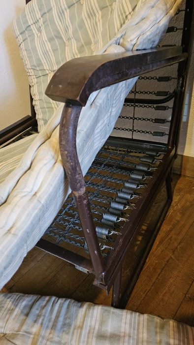 Divã anos 70 muito prático