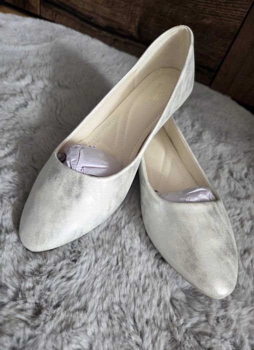 Renee Good to Great eleganckie srebrne baleriny balerinki Dorithis stan idealny r. 40 = 25,3 cm