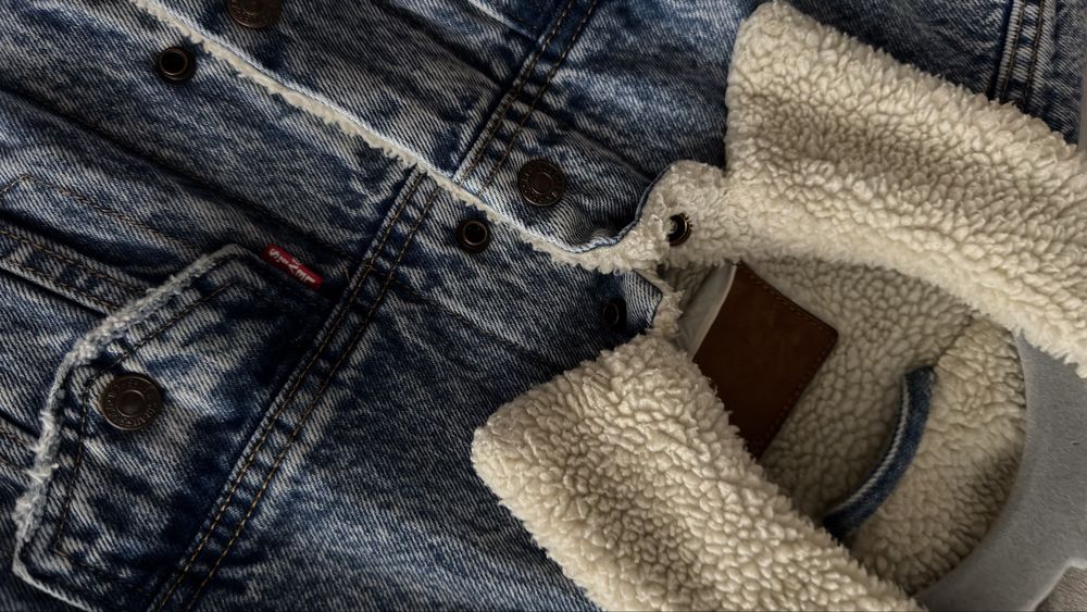 джинсовая куртка Levi's® Sherpa Trucker Jacket.
