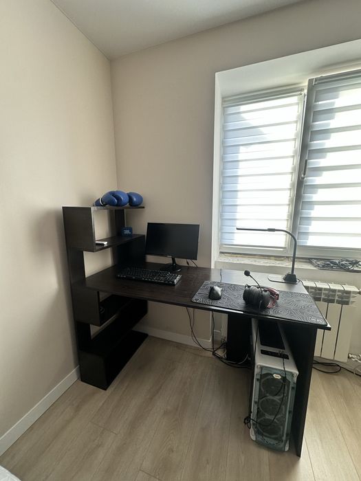 Письмовий Стіл в гарному стані