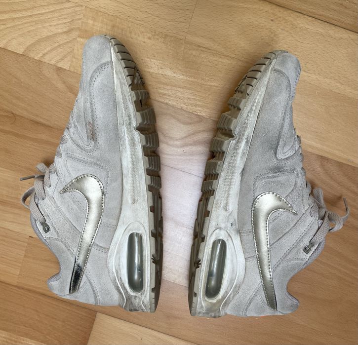 3 pares de sapatilhas Nike