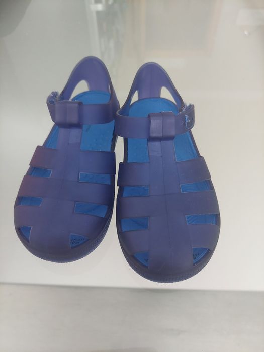 Sandálias Zippy de borracha azul