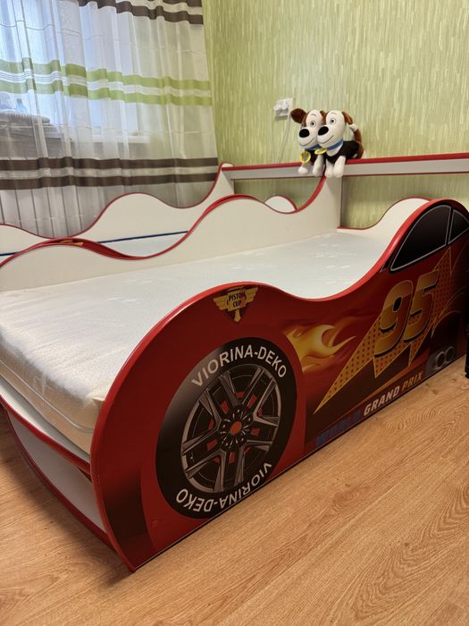 Дитячі ліжка-машинки