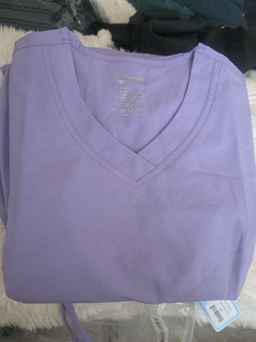 Uniformy medyczne damskie, nowe