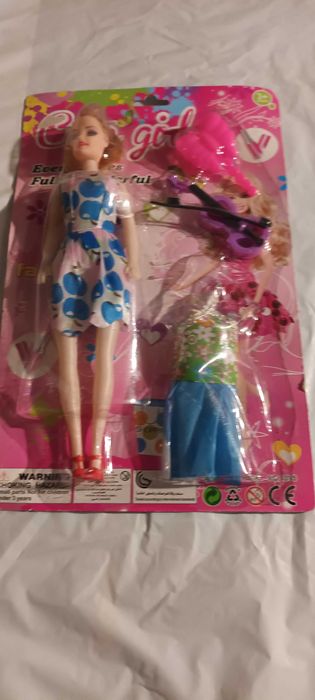 Boneca com Chapéu ou espelho ou violino