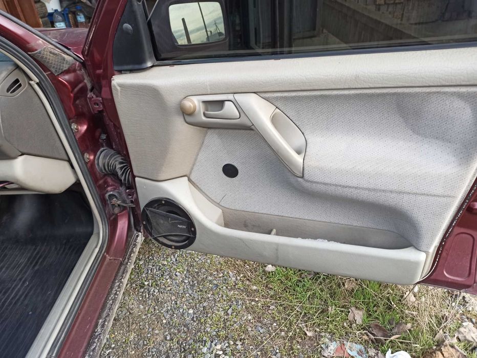 VOLKSWAGEN-VENTO CL 1.8 газ 1992г/в бордовый пурламутр 379000гр.