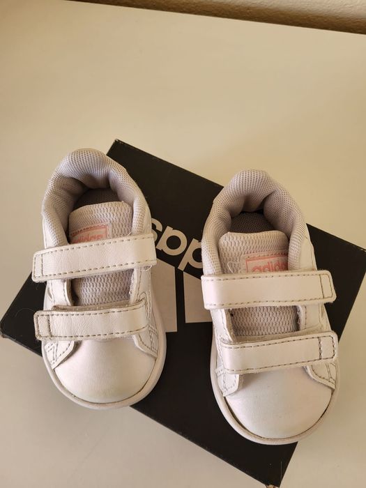 Sapatilha adidas 18