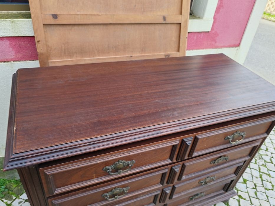 Cómoda em madeira