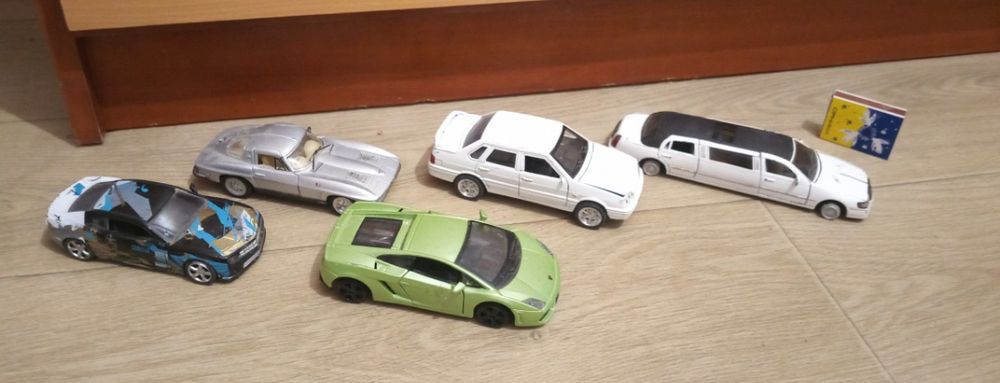 Продам машинки модельки