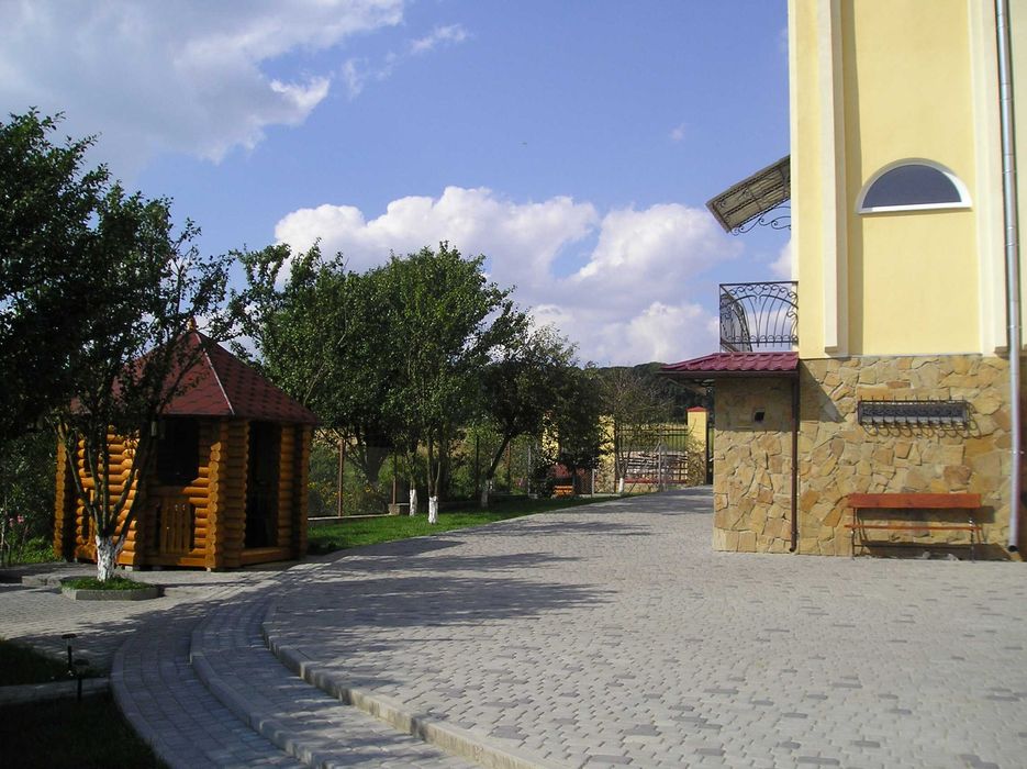 Будинок 3-х поверховий Запитів Львівська область