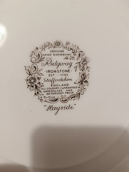 Prato Grande. Porcelana Inglesa. 32 cm. Novo