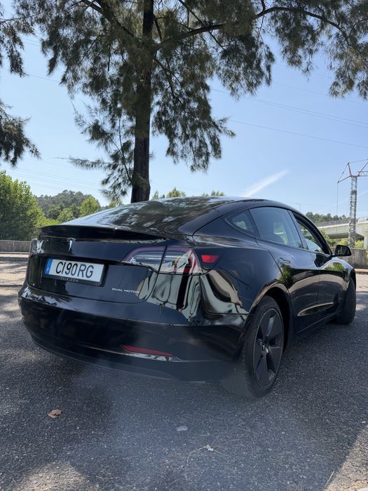 Tesla Model 3 — fotografia 3