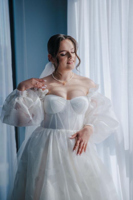 Стильна весільна сукня