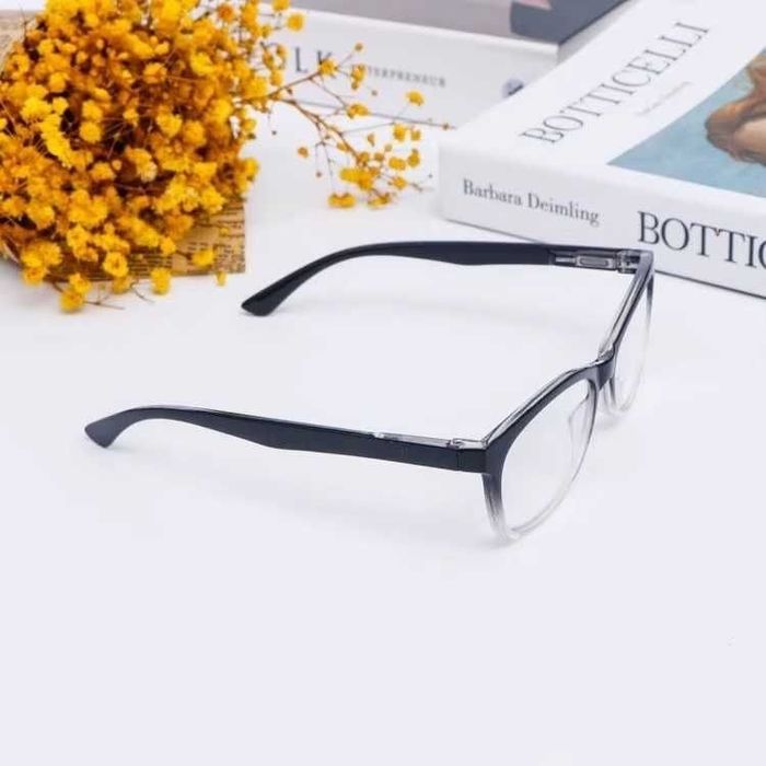 Wieloogniskowe progresywne okulary prezbiopowe do czytania 0,5 do 2,5.