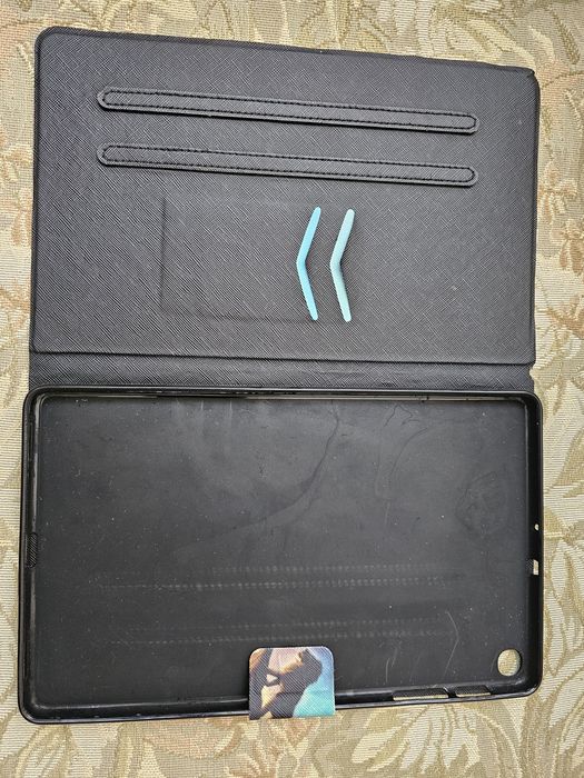 Selling Samsung Tab A 10.1 (2019) tablet case, used but in good condition64739778212099121