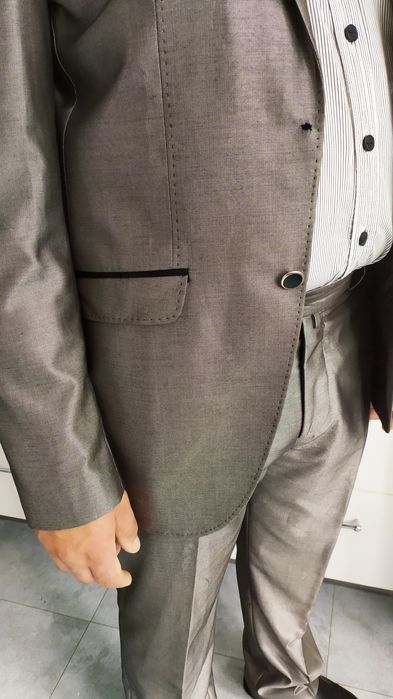 SG Garnitur męski L elegancki szary garnitur L , srebrny połyskujący g