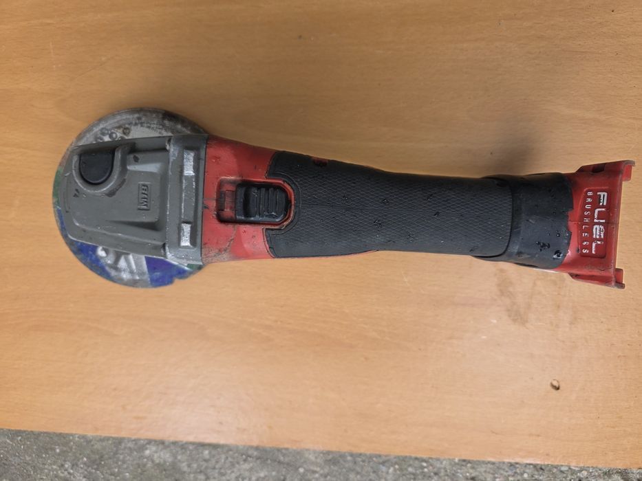 bezprzewodowa szlifierka kątowa Milwaukee m18 cag125x