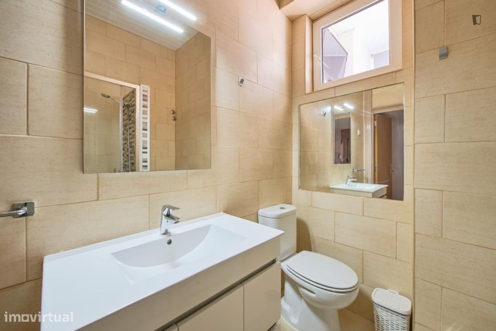 Quarto - localizado em Alameda Lisbon