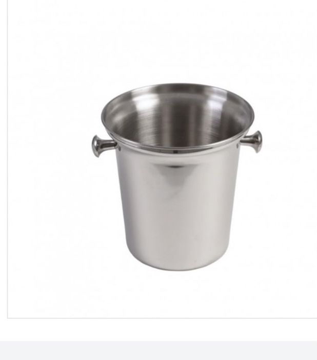 Prato e chavenas café . Tb . Jarros , pirex , Terrina sopa. Frapés .