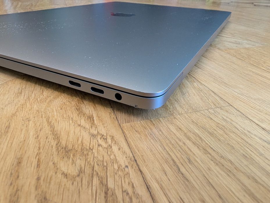 MacBook Pro 16" а2141, 2021, і9, 64/512 ГБ, гарний стан.