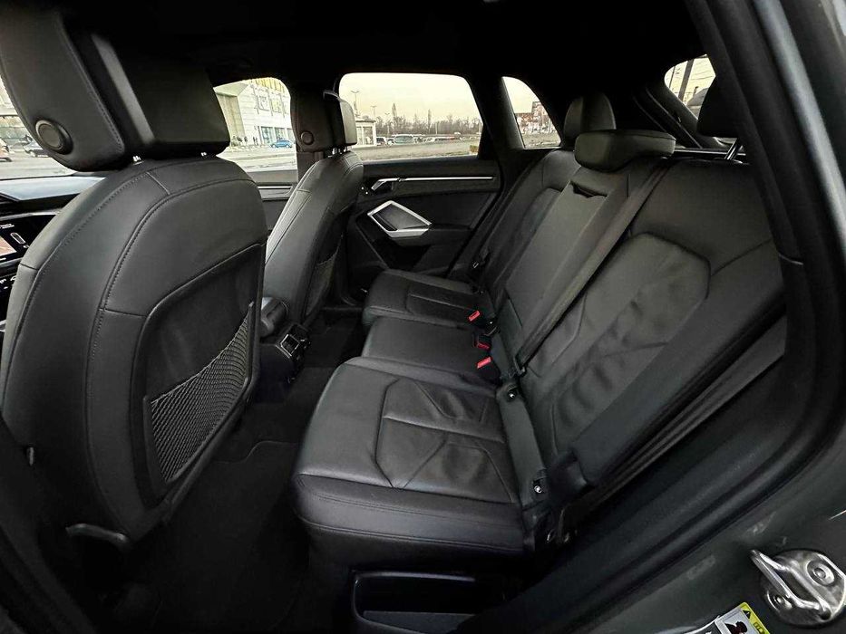 AUDI Q3      2021